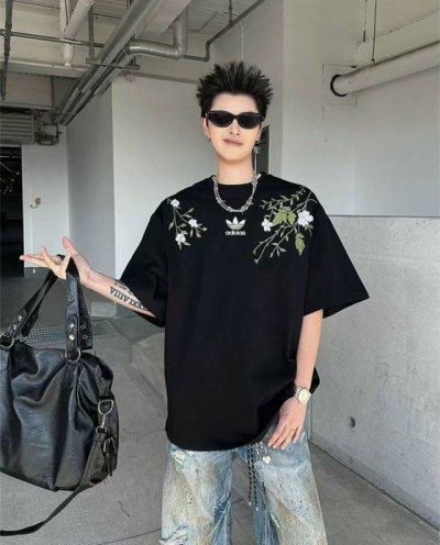阿迪达斯Adidas 三叶草新中式花环刺绣工艺短袖T恤男女夏季宽松重磅情侣半袖 ~面料采用260克纯棉 内里刺绣带复合布 复合布不是做工问题介意勿拍 设计内里防