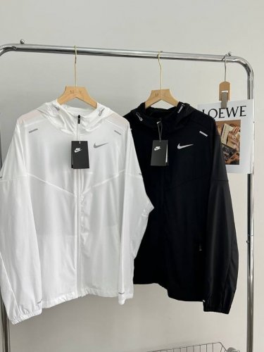 新款上新 高版本 Nike耐克新款经典3M反光拼接连帽皮肤衣，男女情侣款。外贸公司订单出货！定制Dri-Fit高分子纳米细纤维面料，上身透气冰凉，细腻光滑，轻盈