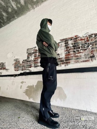 始祖鸟硬壳拉链裤冲锋裤22Fw Arcteryx Beta pant始祖鸟全拉链长裤30116硬壳冲锋裤户外长裤 今年的始祖鸟似乎开了挂，从户外火到街头甚至时尚