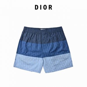 dior 迪奥 2025新款拼色印花短裤 手感顺滑 上身轻盈又透气 特别适合天气热的时候穿 拼接满印简约大气 裤腰处标志性Logo 低调又奢华 一下子就提升了整