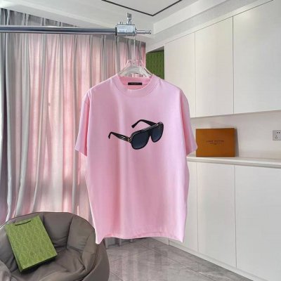LV*路易威登2025夏季新款 个性字母Logo印花 定制面料300G 短袖T恤 男女同款 尺码：S M L Xl Xxl 五个码 颜色：白色 粉红色 湖绿色