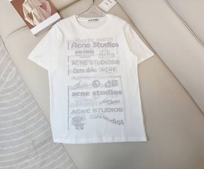 ac*E Studios 新款全身反面印花徽标Logot-Shirt 反面是印花工艺哦 定制纯棉面料 棉柔舒适 采用新颖设计 反面印花徽Logo点缀 个性时尚