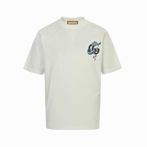 gucci 古驰 25Ss 蛇年限定新花短袖 采用独特的标识设计 巧妙融入蛇年生肖印花 圆领剪裁简约大方 彰显时尚气息 本款T恤定制选用260克100 双纱纯棉