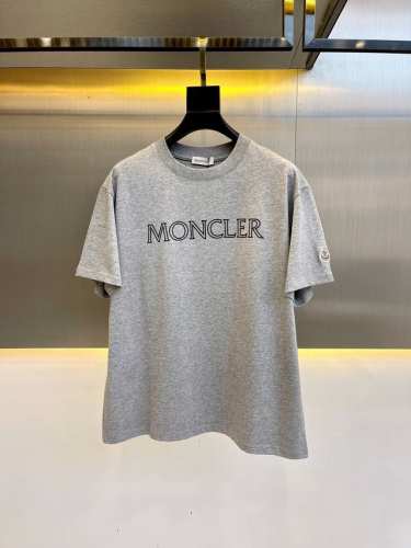 mon蒙口 春夏新款 高级成衣定制 时尚潮流休闲短袖T恤 采用进口双丝光欧棉 温儒柔软细腻柔软 上身亲肤 舒适 凉爽 胸前图案时尚立体 活力十足 时尚百搭必备款