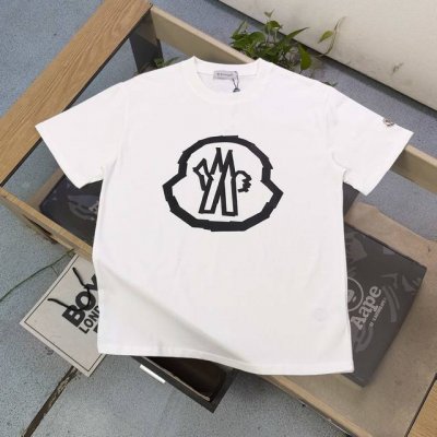 款号 Dx535 高版本 2025新款Moncler蒙口涂鸦铃铛公鸡图案Logo印花休闲情侣宽松短袖T恤 独一无二的活性环保面料染色 32支双纱精梳纯棉爽滑手感