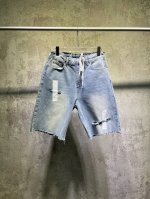 7556# Mm6 Maison Margiela 美纹纸贴纸破洞 五分牛仔短裤 码数: S M L Xl Mm6春夏新款浅色牛仔短裤男女同款，上身效果超级Ni