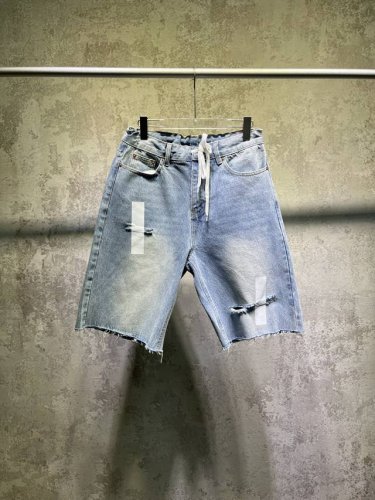 7556# Mm6 Maison Margiela 美纹纸贴纸破洞 五分牛仔短裤 码数: S M L Xl Mm6春夏新款浅色牛仔短裤男女同款，上身效果超级Ni