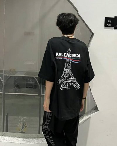 balenciaga巴黎世家巴黎铁塔圆领短袖半袖T恤 面料采用260克纯棉双纱食毛面料 双线二本针压线 久洗不变形 原版定制三标 高端进口印花 随意水洗 情侣可