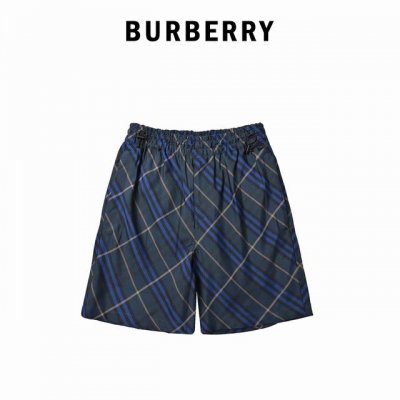 Burberry 巴宝莉 格纹短裤 采用100%聚酯纤维，上身舒适透气。全部定位对格剪裁，每一块布用纯手工对格再剪裁，做一件会浪费2件的面料，非常废料！每个细节