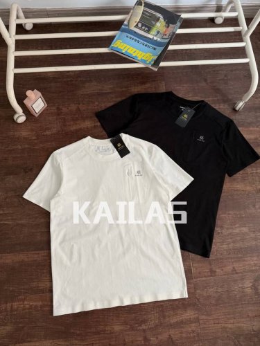 凯乐石压胶工艺拉链口袋轻量化短袖 运动商务两不误：口袋压胶拉链设计，儒雅与活力并存！ 黑科技加持：速干弹力面料+polygiene抑菌处理，汗湿秒干无异味！ 细