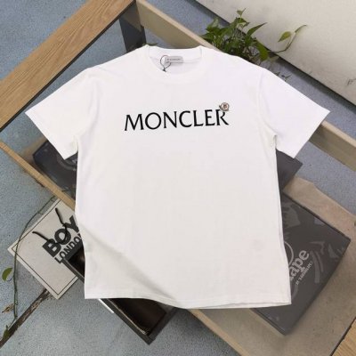 高版本 2025新款Moncler蒙口植绒立体浮雕字母图案Logo休闲情侣宽松短袖T恤，独一无二的活性环保面料染色，32支双纱精梳纯棉爽滑手感，纯棉不起球不起毛