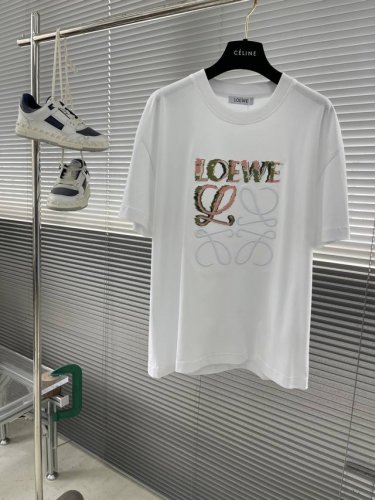 Loew 2025夏季新款短袖T恤，标志性的品牌Logo色彩搭配刺绣工艺，个性艺术系列全网独家首发 百搭款细节处理完美240克纯棉面料十分精致 原版面料 网红明