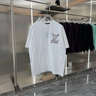 louis Vuitton路易威登2025Ss新款贴布拼色字母情侣休闲短袖T恤 最高版本 定制面料290克双纱 贴布拼色字母绣花工艺设计 辅料 开模原版过鉴定领