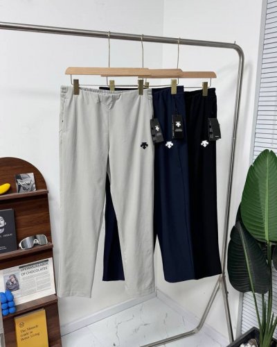 descente迪桑特 春夏 定制冷感面料 男女同款速干超弹力运动长裤 牛货 四季款 1迪家运动长裤，采用Schematech冷感纱线面料，透气性强，适合各种环