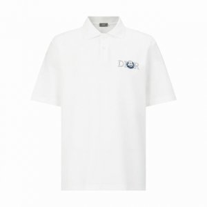 Dior 小猫刺绣polo短袖 面料：采用26支大眼双珠地，面料克左为240克，该款面料采用95棉与5%纤维。成衣效果版型非常立体，透气性也十分强。螺纹采用定制