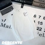 Descente迪桑特胸前35字母短袖 男女同款 -面料：采用原版一比一面料。 -辅料：原版拆解开发，一比一定制的小标，领标，水洗，吊牌，五金等等。 -工艺：原
