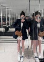miumiu 保龄球包 miu Miu 保龄球包是 Miu Miu 品牌推出的一款热门包款 甜度刚刚好 又奶又千金的感觉 羊皮的手感柔软 质感十足 它的设计非常