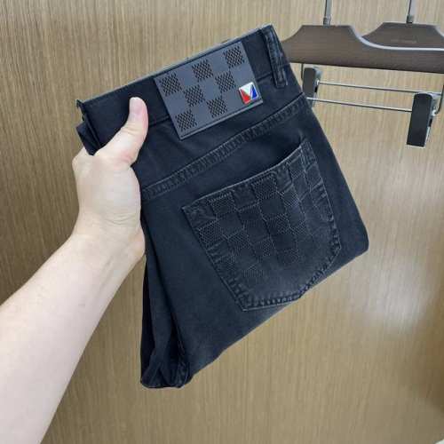 p250 Lv 高端定制、2025早春薄款最新款休闲牛仔裤 柜台同步发售 小脚版型，进口固色面料 原版定制复刻 客供五金辅料 原单品质 重工洗水 做工走线精细