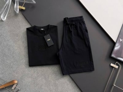 套装Fend、 2025春夏新款男女同款短袖T恤！Logo刺绣设计！极具设计精选客供100%全棉面料，手感柔软亲肤，着身舒适透气性都无法挑剔，实物绝对会让你爱不