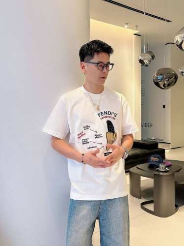fd 2025Ss春夏新款首发专柜最新款短袖圆领T恤 高端订制 设计前卫时尚！品牌Logo重工艺设计 高端定制230克面料.手感柔软.穿着舒适.专柜级别精致车线