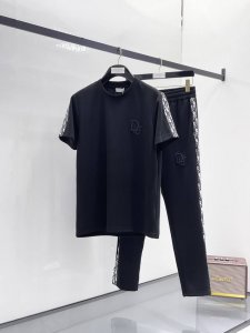 上衣 裤子 迪奥夏季套装新品 Logo刺绣工艺时尚设计 更加时尚舒适 高标准定制 上身非常有型 客供辅料 客供进口高档面料质感非常细腻 细节工艺精湛考究 塑造性