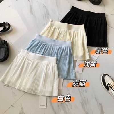 lululemon Varsity 女士风琴褶高腰网球裙速干芯吸丨 面料: %锦纶 高支高密运动裸感面料穿着轻薄不透肉 经典圆领修饰脸型简约百搭可外穿 弹力修身