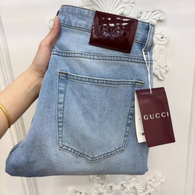gucci 2025春夏新款 新款男士牛仔裤！ 贸易级别的代工品,数量极其稀少.精良精细的制作工艺程度已经达到极致效果.经典绝伦的款式,原色棉料,经典的平织斜纹