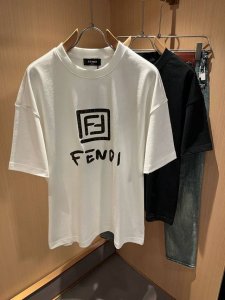 Fen*I 芬*迪2025秋季新款Fd家族Ff男女同款短袖T恤 男女同款百搭极简短袖 意大利原厂订单 Fd家族人气单品 简约纯色系打造 Fd家族经久不衰的标志性