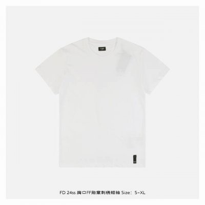fendi 芬迪 24Ss 胸口Ff勋章刺绣短袖 定染海军蓝米兰新棉华绸面料 采用进口机刺绣工艺 精度高 线条流畅而细腻 下摆位置均由人工定位手缝而成 可以确保