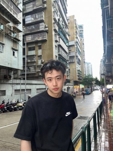 nike 耐克 经典小标情侣短袖T恤 商品参数 采用260克双砂面料 三针五线做工，领口包包边条 今年火爆的品牌 看到了就忍不住要自留一件 正确纹路立体印花 正