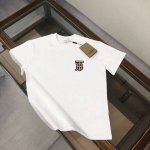 abur*Berry 巴宝莉 春夏最新款圆领短袖情侣款T恤～～定制纯棉面料，极为亲肤舒适， 摸上去手感非常的柔软，质感很好，做工细致。完美体现立体感 符合品牌一