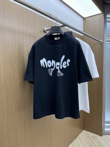 mon Ss夏装新品 专柜在售 最新系列图案Logo短袖T恤 必须人手一件的节奏！ 进口顶极精梳棉面料，极为亲肤舒适 摸上去非常的细腻，质感很好，完美体现立体感