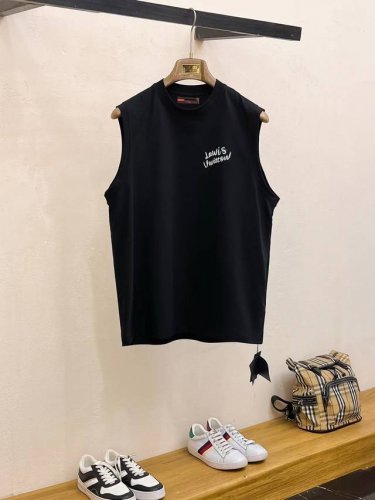 直 品牌 Lv路易威登 2025夏季新品背心T袖 经典简约款式 任何人都可以轻松驾驶 进口定制丝光棉面料 手软舒适有型 吸汗透气 ，胸前经典品牌字母Logo设计