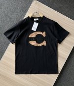 高品质 Coach 蔻驰贴布刺绣新款T桖， 25Ss春夏新品，C蔻家标识醒目Lood贴布字母，采用环保染料，无甲醛，对身体无危害， 采用32支260克双纱纯棉原