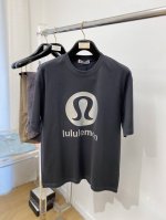 lululemon 时尚潮牌、2025最新款短袖T恤，帅气时尚，胸前顶级印花图案字母Logo，简约百搭款。面料棉 不仅挺括，保持潮流的廓形，又穿着舒适，纱织更细