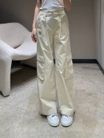 Alo 25Ss夏季新款 口袋工装裤丨独家高版出品！进口斜纹棉材质 挺括有型 搭配翻盖口袋 增加工装休闲气息 标志性品牌标识点缀 尽显品牌风范 腰部松紧设计 很