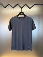 对标专柜★过验版本★Fendi芬迪Ss25春夏新款 Club徽章短袖 定染米兰新棉华绸 细腻柔软 舒适贴肤 深邃之蓝 白 静谧雅致 以胸前醒目的Fendi Cl