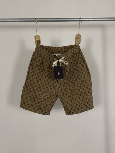 lv暗纹满印提花牛仔短裤 louisvuitton 官网一致款式 面料 纯棉竹节棉精品面料 内里包边包条 精美绝伦 大厂流水做工 无线头 整齐 细节完美 配套