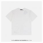 prada 普拉达 25Ss 腰间尼龙口袋三角标短袖 灵感源自八十年代复古，采用定制面料制作而成，官方同款，面料经过同缸染色工艺处理，手感舒适柔软，既时尚又具有