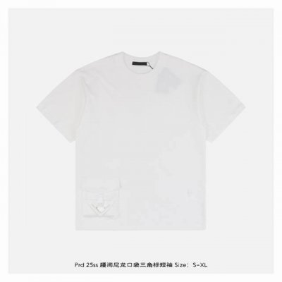 prada 普拉达 25Ss 腰间尼龙口袋三角标短袖 灵感源自八十年代复古，采用定制面料制作而成，官方同款，面料经过同缸染色工艺处理，手感舒适柔软，既时尚又具有