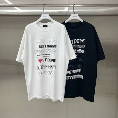 款号: W128# We11Done Track 爱心字母弹幕 潮牌男女短袖T恤情侣款 面料：原版定制280G精梳棉 工艺：走线均是全身三线缝制，后领织带包边延