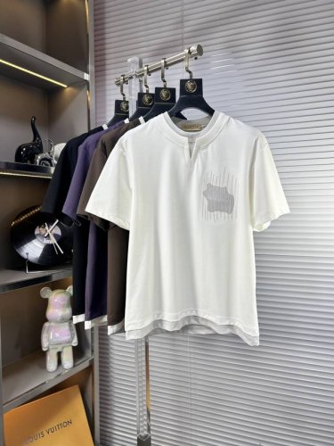 bbr*巴宝莉 Ss25春夏新款短袖，顶级图案Logo，帅气时尚，简约百搭款。面料棉 不仅挺括，保持潮流的廓形，又穿着舒适，纱织更细腻 码数：M-Xxxl L