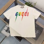 高版本 2025新款Gucci古驰渐变闪电字母图案Logo印花休闲情侣短袖T恤，独一无二的活性环保面料染色，32支双纱精梳纯棉爽滑手感，纯棉不起球不起毛，面料采