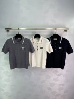 Miumi*25夏季新款针织polo衫简约又精致 领口撞色条纹点缀 俏皮又不失优雅 胸口品牌字母标识 低调彰显格调 3色尺码Sml 现货