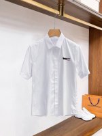 巴黎世家专柜最新款男士必备款短袖衬衫 100%天然棉 舒服透气 原单狠货 原版面料 柔软舒适 上身高端又奢华 足够场面的档次 这款衬衫无不骄傲的让你满意有面子