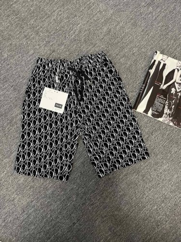 Dior 迪奥满印休闲短裤 面料采用德国进口纤维速干面料，轻薄透气，抗皱免烫，不起球，不掉色，松紧腰带设计，贴合身形，方便调整，男女同款 颜色：黑色 尺码：M-