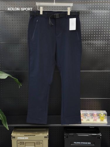 藏青色 代购级别Kolon Sport 可隆男款轻防水休闲直筒裤子！！ 超级好穿的款，一直很缺的直筒裤男士们这个一定要入。 出口韩国柜子的好货来喽，一款封神之作