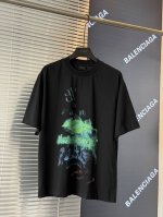 巴黎世家2025Ss双B模糊涂鸦洗水做旧破洞圆领短袖 : 颜色：黑色 本市场No.1的质量 真正天花板品质 全部原版开发注意细节图 避免被盗图商家混发 正确30