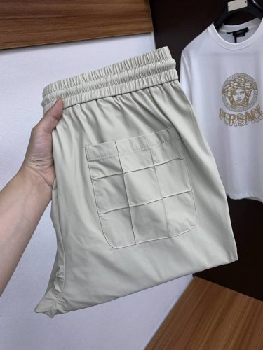 缪缪 2025春夏季新款，最新休闲裤。原版裤型上身休闲百搭、随性慵懒范，高级定制速干面料，订制工艺 舒适感爆棚。高端大气，夏天的味道有没有，首选 M-3Xl