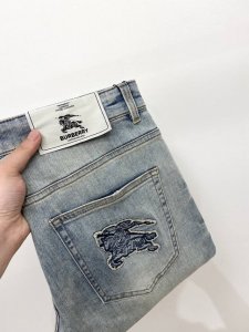 巴宝莉 2025最新品 专柜同步有售 原单狠货 水洗休闲牛仔裤 进口原版水洗弹力面料 舒适有弹性 原版五金辅料装饰Logo 版型超正 档次极高 专柜品质 上身时